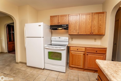 1411 S Center St, Marshalltown, IA 50158 - photo 5