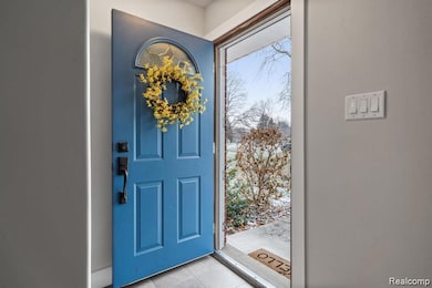 195 Nesbit Ln, Rochester Hills, MI 48309 - photo 3