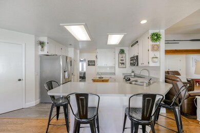 Large Breakfast Bar