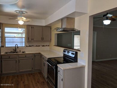 4928 Lofty Pines Cir E, Jacksonville, FL 32210 - photo 3