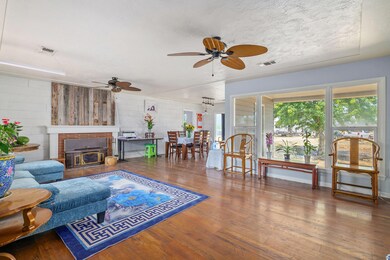 4278WMainSt-005