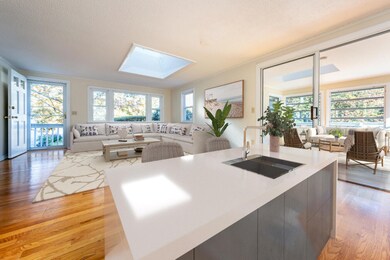 Bright and cheerful living space virtual