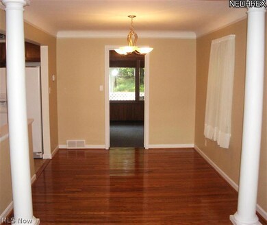 24150 Yosemite Dr, Euclid, OH 44117 - photo 3