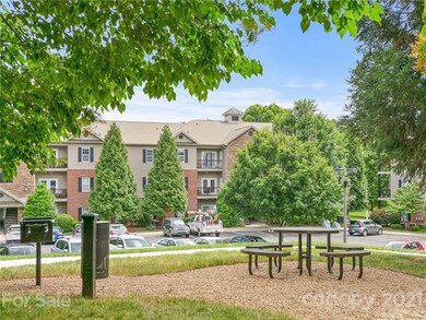 525 Appeldoorn Cir unit 525, Asheville, NC 28803 - photo 3