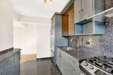 The Forestal unit 11A, Forest Hills, NY 11375 - photo 6