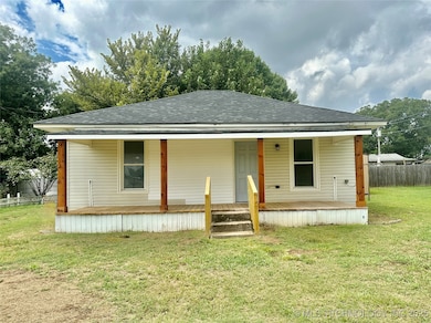 108 S Collins St, Colbert, OK 74733 - photo 2