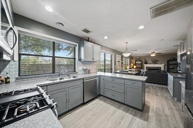 3901 Spring Circle Dr E, Pearland, TX 77584 - photo 4