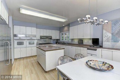 9905 Hall Rd, Potomac, MD 20854 - photo 5