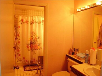 801 Williamsburg Cir unit 453, Warwick, RI 02886 - photo 5