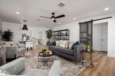 369 E Weldon Ave, Phoenix, AZ 85012 - photo 5