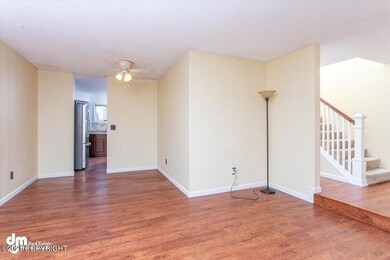 06-Living Room_2852-FULL