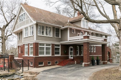 2315 Linden Dr SE, Cedar Rapids, IA 52403 - photo 2