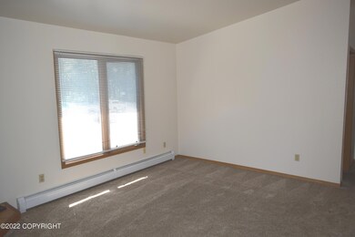 Living Rm - Vaulted Ceiling