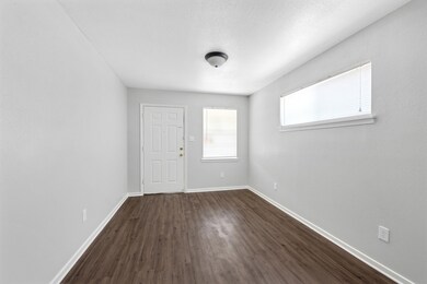 5718 Pickfair St unit 1, Houston, TX 77026 - photo 3