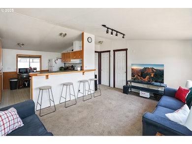 310 Pitney Ln unit 25, Junctioncity, OR 97448 - photo 3