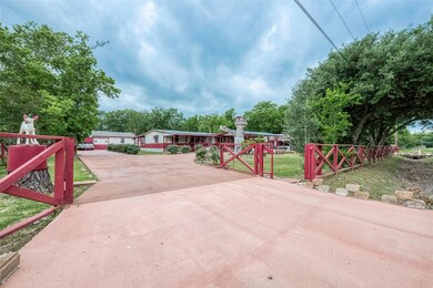 19019 Forest St, Alvin, TX 77511 - photo 3