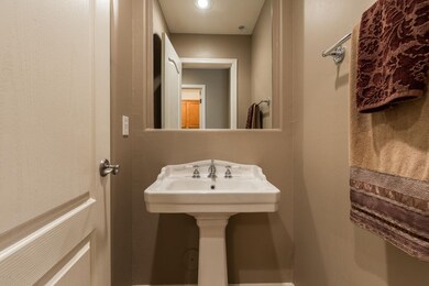 007_Hall Bath