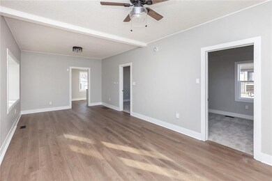 2731 E Walnut St, Des Moines, IA 50317 - photo 4