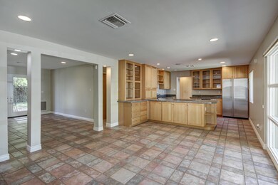 501 W 14th St-17