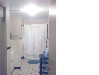 LARGE MAIN BATHROOM