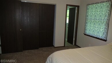 669 Glenview Cir, Plainwell, MI 49080 - photo 3