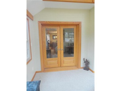 Family Room. DOOORS LEAD FROM FAMILYROOM TO THE LI