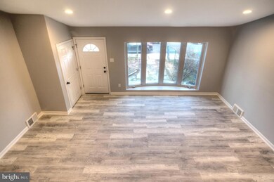 1253 Macarthur Dr, Camden, NJ 08104 - photo 5