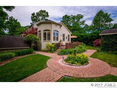 Sunroom  Courtyard