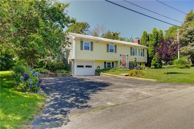 57 Woodland Dr, Portsmouth, RI 02871 - photo 2