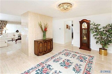 spacious entry 10 x 14 with double front doors