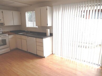 2000 Brookhurst St unit 28, Medford, OR 97504 - photo 2