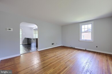 523 Maple St, Columbia, PA 17512 - photo 4