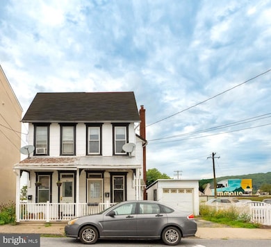 19 N 3rd St, Emmaus, PA 18049 - photo 2