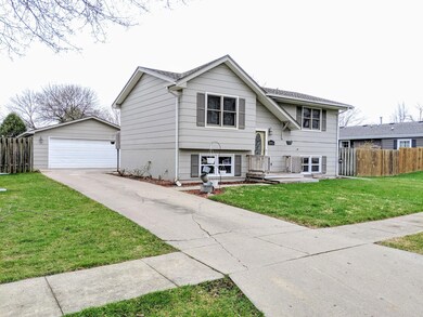 841 E 16th St N, Newton, IA 50208 - photo 2