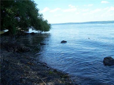 Waterfront/Dock/Pier Secluded Seneca lake cove!