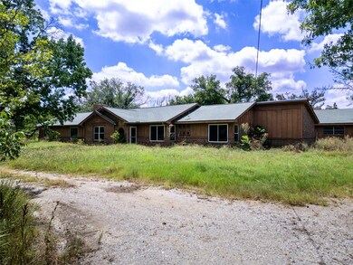 917 Fox Ln, Azle, TX 76020 - photo 3