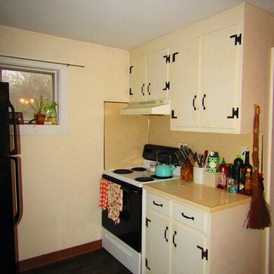 102 Vernon St unit 2, Northampton, MA 01060 - photo 3