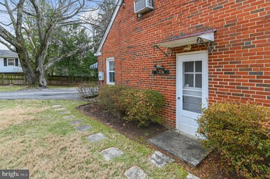 11418 Mapleview Dr, Silver Spring, MD 20902 - photo 2