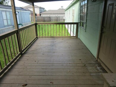 809 Mesquite St, Alvin, TX 77511 - photo 2