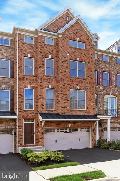 42643 Lancaster Ridge Terrace, Chantilly, VA 20152 - photo 2