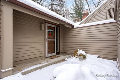 6587 Waybridge Dr SE, Grand Rapids, MI 49546 - photo 2