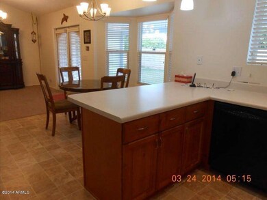 523 S Windsor-Eat-in kitchen with bay wi