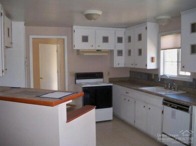 22960 Yucca Ct, Bend, OR 97701 - photo 3