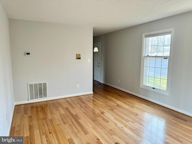 5203 Grenock Dr, Lothian, MD 20711 - photo 3