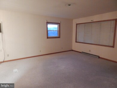 84 Harrison Ave, Berkeley Springs, WV 25411 - photo 4