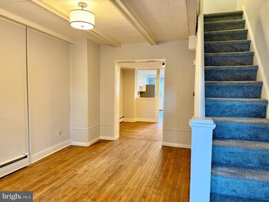 307 1/2 Walnut St, Pottstown, PA 19464 - photo 2