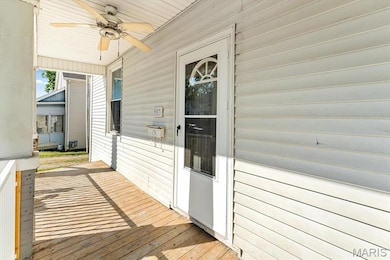 907 S Jackson St, Belleville, IL 62220 - photo 4