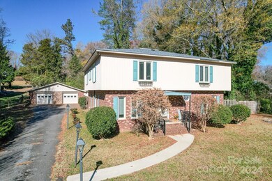 1033 E Front St, Statesville, NC 28677 - photo 4