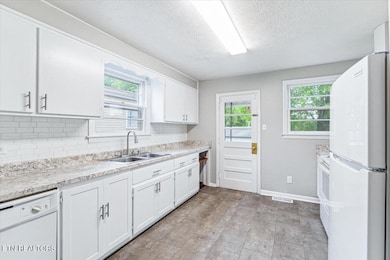 Kitchen 1.1 - 3311 Coffman Dr Pics