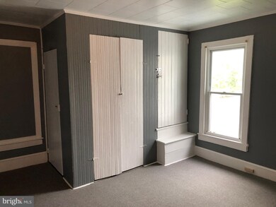 270 N Washington St unit APARTMENT A, Berkeley Springs, WV 25411 - photo 5